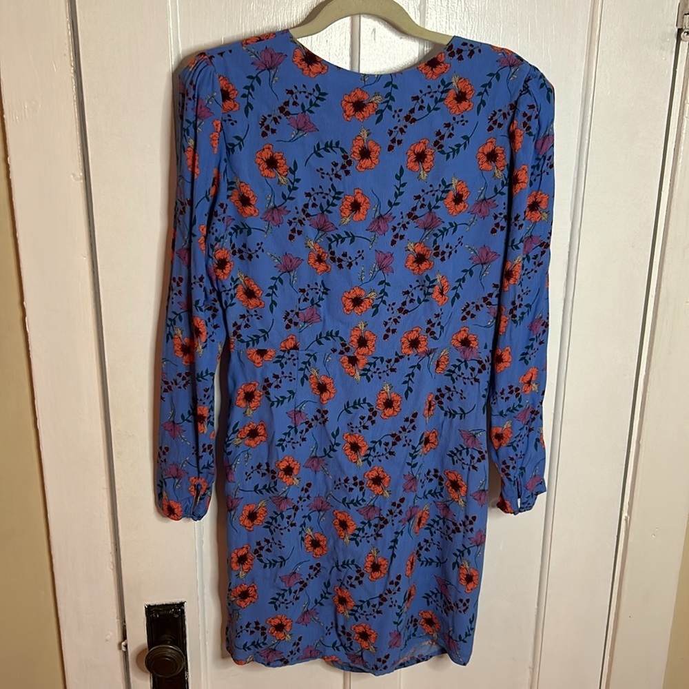 ASTR The Label V Neck Ruched Ruffle Front Long Sleeve Floral Mini Dress - Picture 10 of 13